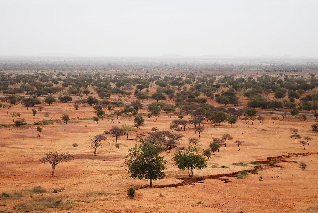 La phénoménologie OVNI en Afrique – De la place de l’invisible dans la mystique au Sahel, compréhension du phénomène à travers le prisme religieux vernaculaire.